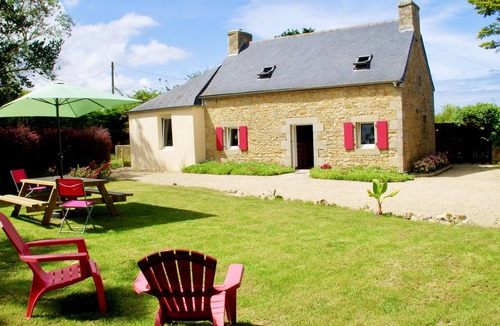 Saint-Pol-de-Leon House | Homerez - Nice house 5 km away from the beach for 8 ppl. at Saint-Pol-de-Léon
