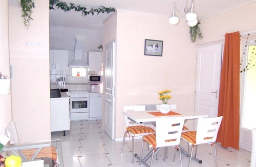 Genouillac House | Homerez - Nice house for 6 ppl. with garden at Lapeyrouse