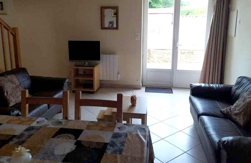 Rostrenen House | Homerez - Nice house for 5 ppl. with shared pool and terrace at Rostrenen