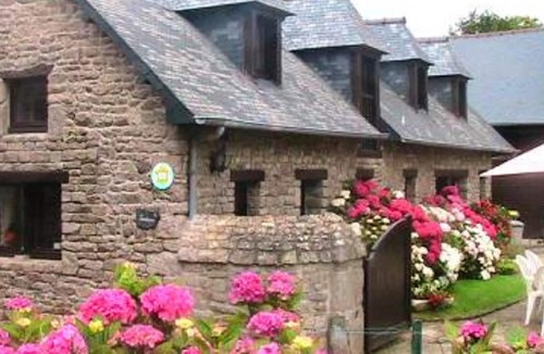 Plehedel House | Homerez - Nice house with garden and terrace & Wifi