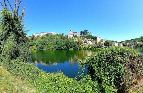 Duravel Apartment | Homerez - Nice studio for 2 ppl. with shared pool and garden at Duravel