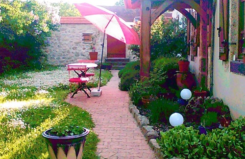 Montoldre House | Homerez - Spacious house for 7 ppl. with garden and terrace at Montoldre
