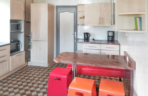 Briare Villa | Homerez - Spacious Villa in Briare with Private Pool and Activities