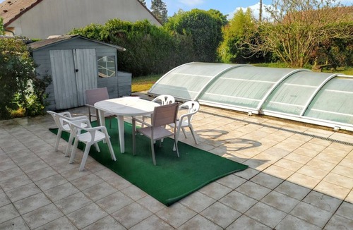 Briare Villa | Homerez - Spacious Villa in Briare with Private Pool and Activities
