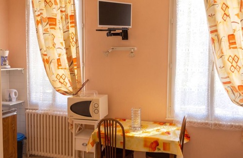 Neris-les-Bains Apartment | Homerez - Studio in Néris-les-Bains