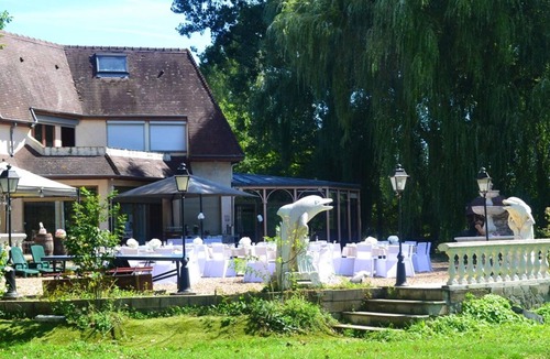 Courtenay Villa | Homerez - Villa for 15 ppl. with garden, terrace and balcony at Courtenay