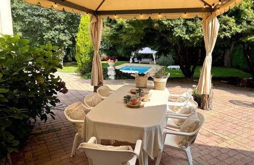 Chailly-en-Brie House | Homerez - Villa in Chailly-en-Brie