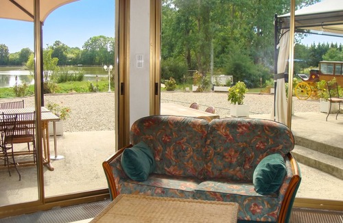 Courtenay Villa | Homerez - Villa in Courtenay, enclosed garden