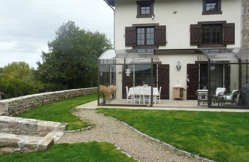 Sainte-Catherine House | Homerez - Welcoming House in Sainte-Catherine with Garden