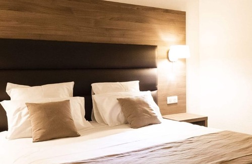Onet-le-Chateau Hotel | Hotel Bastide