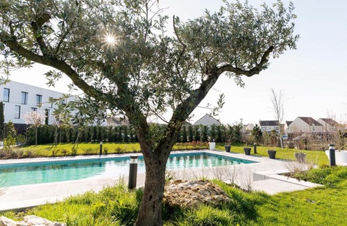 Chanteloup-en-Brie Hotel | Hotel Dali Val d'Europe, Tapestry Collection by Hilton