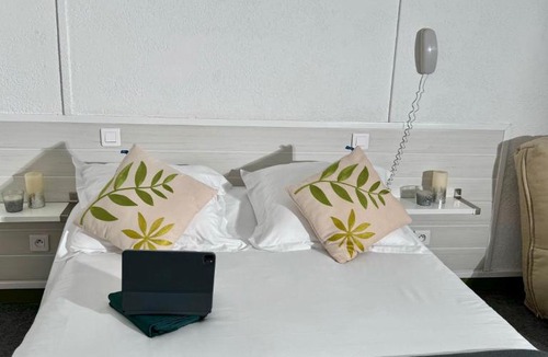 Le Chambon-Feugerolles Hotel | HOTEL De La Tour Saint Etienne SUD