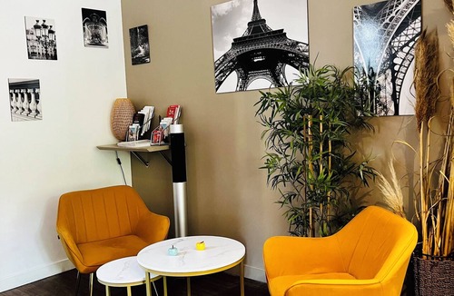 Puteaux Hotel | Hotel Douglas