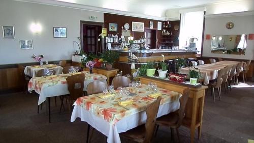 Le Brugeron Hotel | Hotel La Vie En Rose