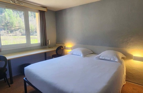 Florac Hotel | Hotel Le Pont Neuf