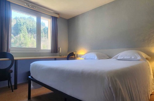 Florac Hotel | Hotel Le Pont Neuf