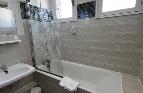 Ceaux Hotel | Hotel Les Montois