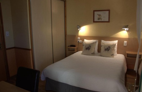 Chambon-sur-Dolore Hotel | Hotel Restaurant La Clairiere