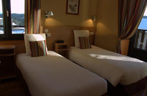 Chambon-sur-Dolore Hotel | Hotel Restaurant La Clairiere