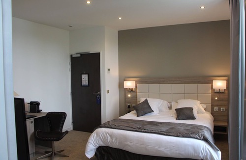 Poissy Hotel | Hotel Restaurant L'Esturgeon