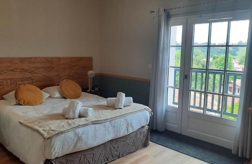 Saint-Pee-sur-Nivelle Hotel | Hotel Trinquet