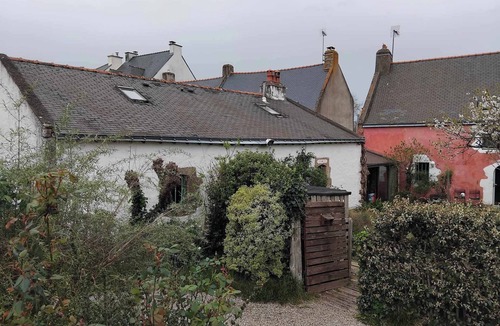 Saint-Gildas-de-Rhuys House | House 1827, walking distance to the beach, 3 people