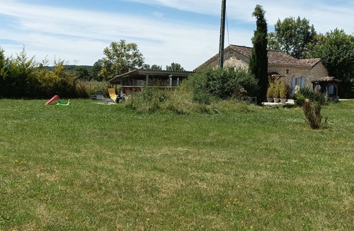 Saint-Daunes House | HOUSE 3 MINUTES FROM MONTCUQ WITH SWIMMING POOL AND LARGE ENCLOSED GARDEN