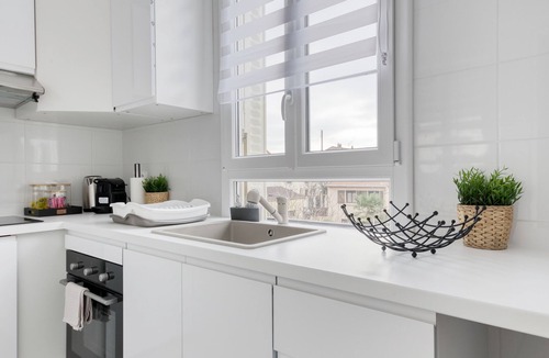 La Courneuve House | House 8 persons - Subway + train station/Private parking lot/Wifi/CDG airport/