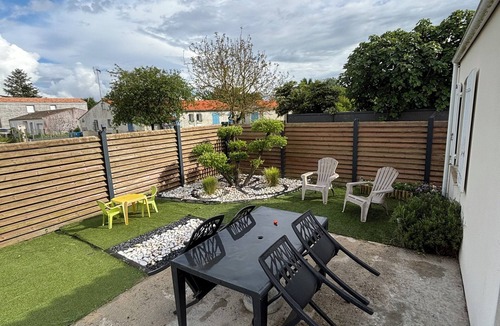 Etaules House | House close to the beach