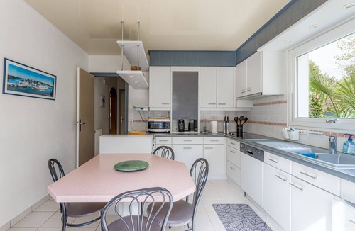 Auray House | House-Comfort-Private Bathroom-Garden view