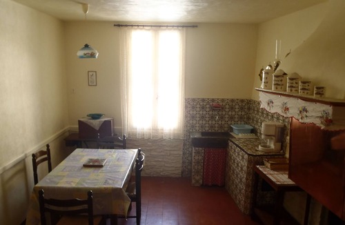 Felluns House | House for 6 people in a quiet village with lake and sandy beach