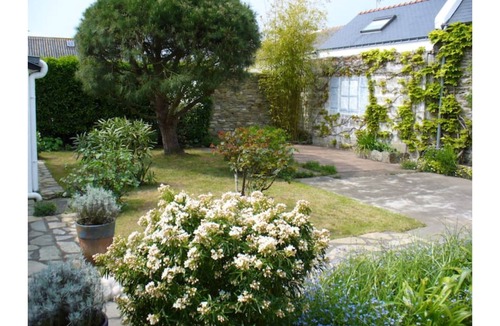 Le Palais House | House in bloom on Belle-Ile