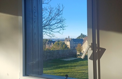 Saint-Jacut-de-la-Mer House | House in large enclosed garden with sea view,