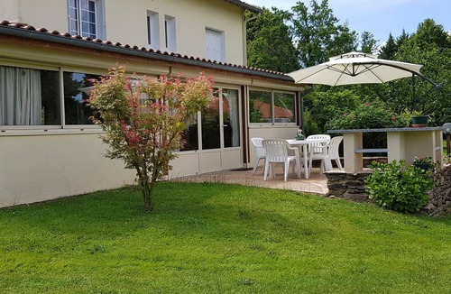 Saint-Jory-de-Chalais Cottage | House in Périgord Limousin Park with air conditioning