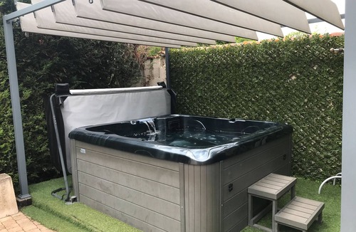 Saint-Gervazy Cottage | House 'Les Colibris 3 - Spa - 6 People' with Private Terrace, Wi-Fi and Air Conditioning