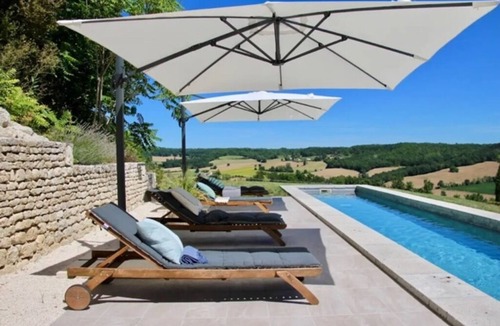 Montcuq House | House with panoramic view, spacious rooms, swimming pool and quiet for 4 people