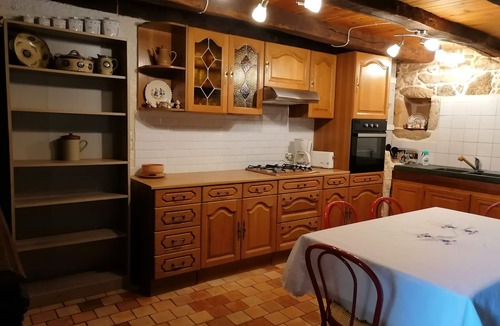 Locoal-Mendon House | House with character, rustic style House with garden, weekly rental
