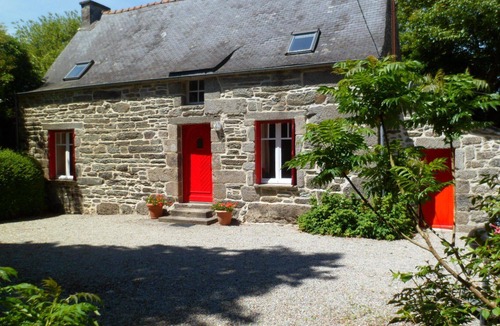 Kergrist-Moelou House | House with heated pool, WIFI, child friendly