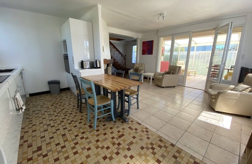Trevou-Treguignec House | House with large garden ideally located 5 minutes walk from Trestel beach