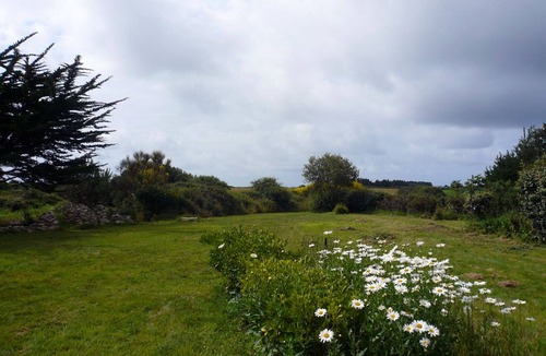 Bangor House | House with large garden near Donnant Beach