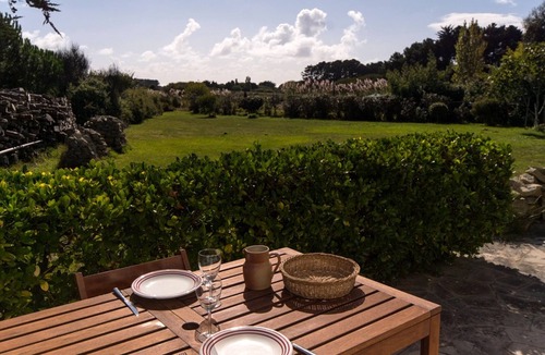 Bangor House | House with large garden near Donnant Beach