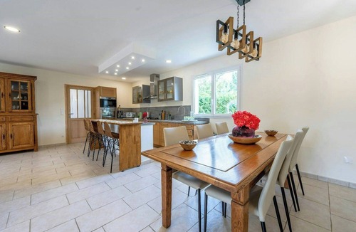 Les Salelles House | House with pizza oven near Chassezac