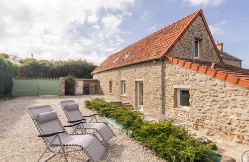 Carneville Cottage | House with sea view, fireplace, pets allowed, near Cherbourg