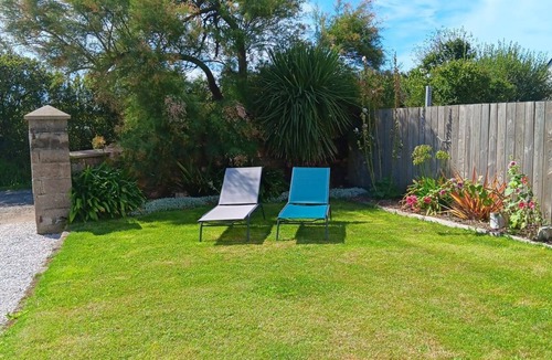 Les Pieux Cottage | House with terrace near Sciotot beach, ideal for hiking