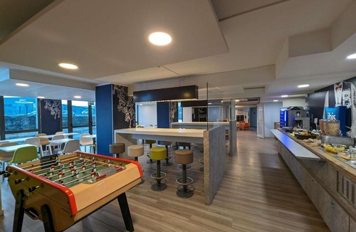 Clermont-Ferrand Hotel | Ibis Budget Clermont Ferrand - Le Brezet - Aeroport