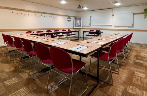 Gambetta Hotel | ibis Paris la Défense Esplanade