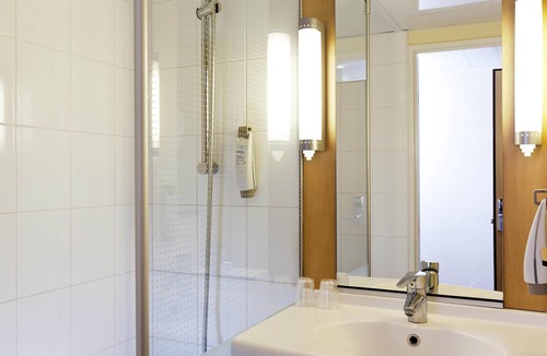 Gambetta Hotel | ibis Paris La Défense Esplanade