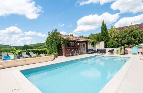 Degagnac House | Idyllic Holiday Home in Dégagnac with Jacuzzi near River