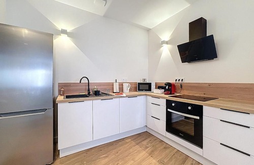 Coudes Apartment | Immeuble complet climatisé, 24 couchages, centre ville, proche A75