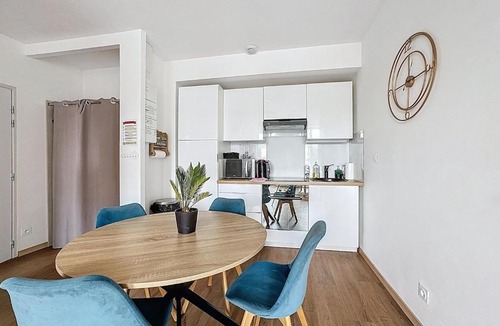 Coudes Apartment | Immeuble complet climatisé, 24 couchages, centre ville, proche A75